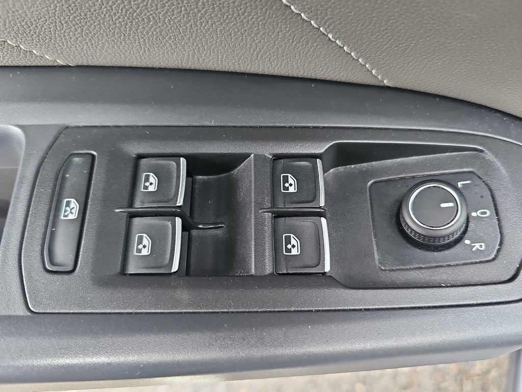 Used 2022 Volkswagen Atlas SEL R-Line AWD/4WD image 28