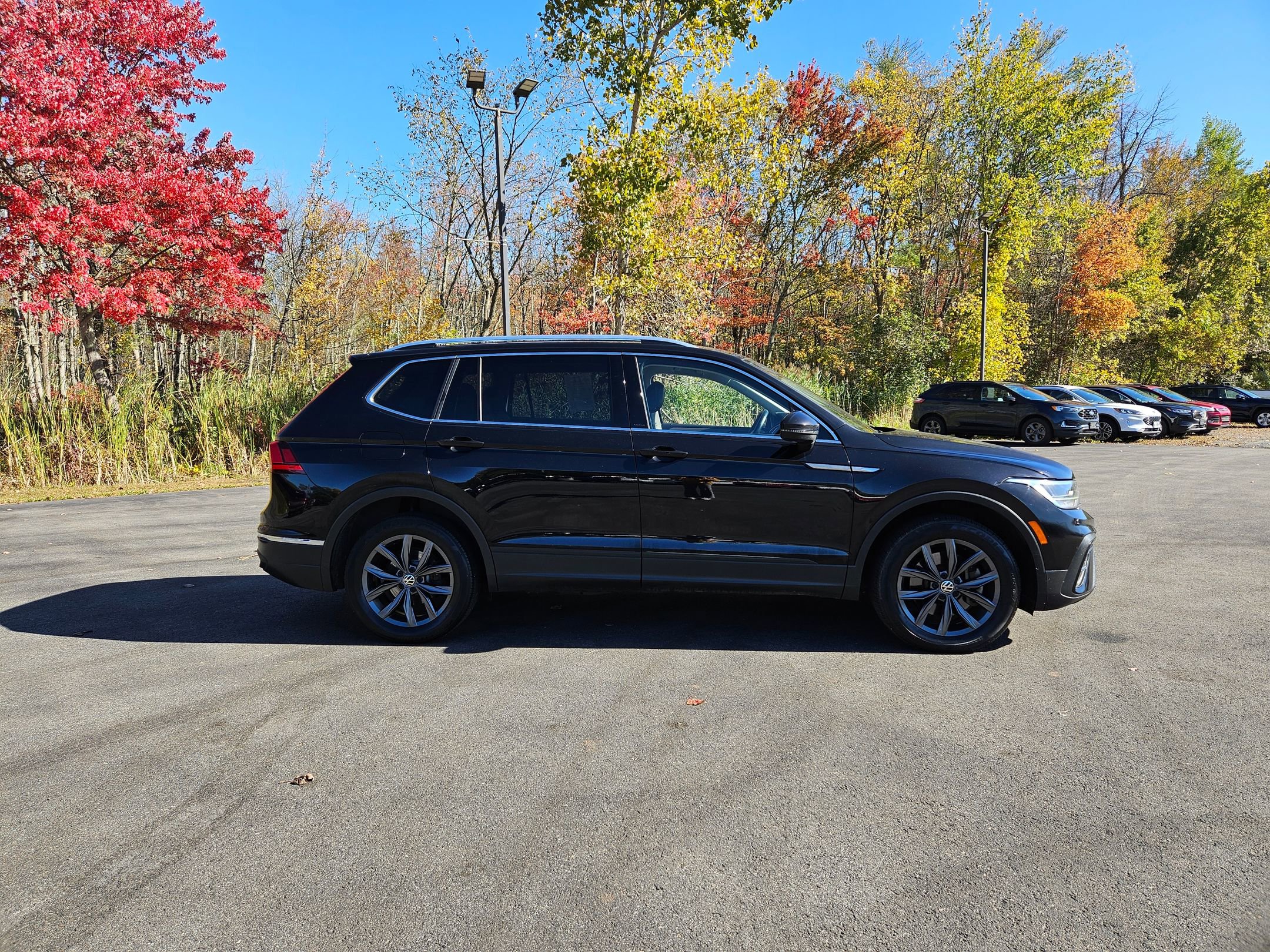 Used 2022 Volkswagen Tiguan SE image 2
