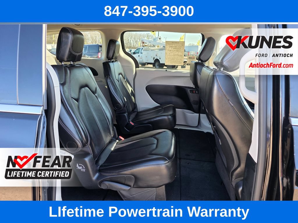 Used 2024 Chrysler Pacifica Touring-L FWD image 27