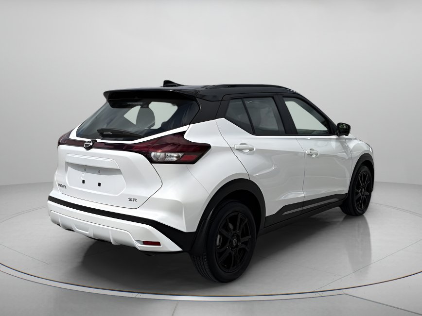 Used 2023 Nissan Kicks SR w/ SR Premium Package FWD image 3