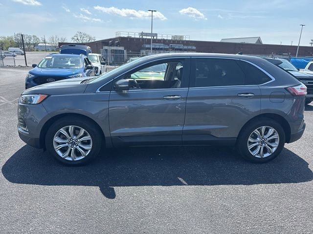 Certified 2022 Ford Edge Titanium image 2
