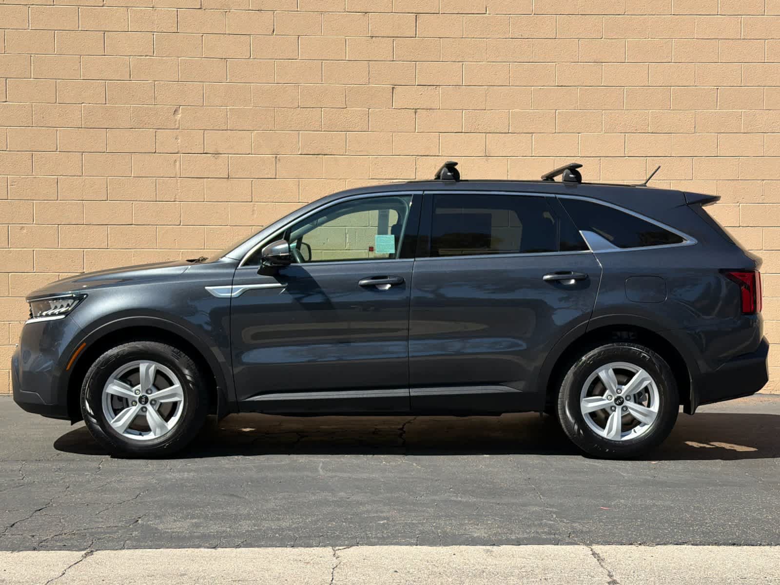 Used 2021 Kia Sorento LX FWD image 5