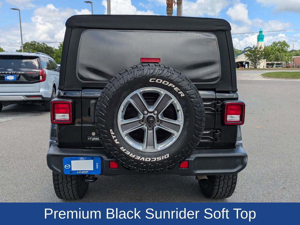 Used 2018 Jeep Wrangler Unlimited Sahara AWD/4WD image 5