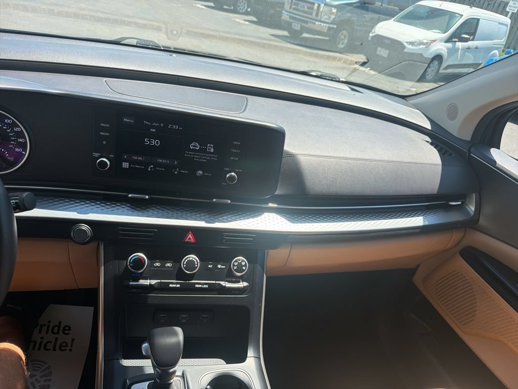 Used 2024 Kia Carnival LX FWD image 31