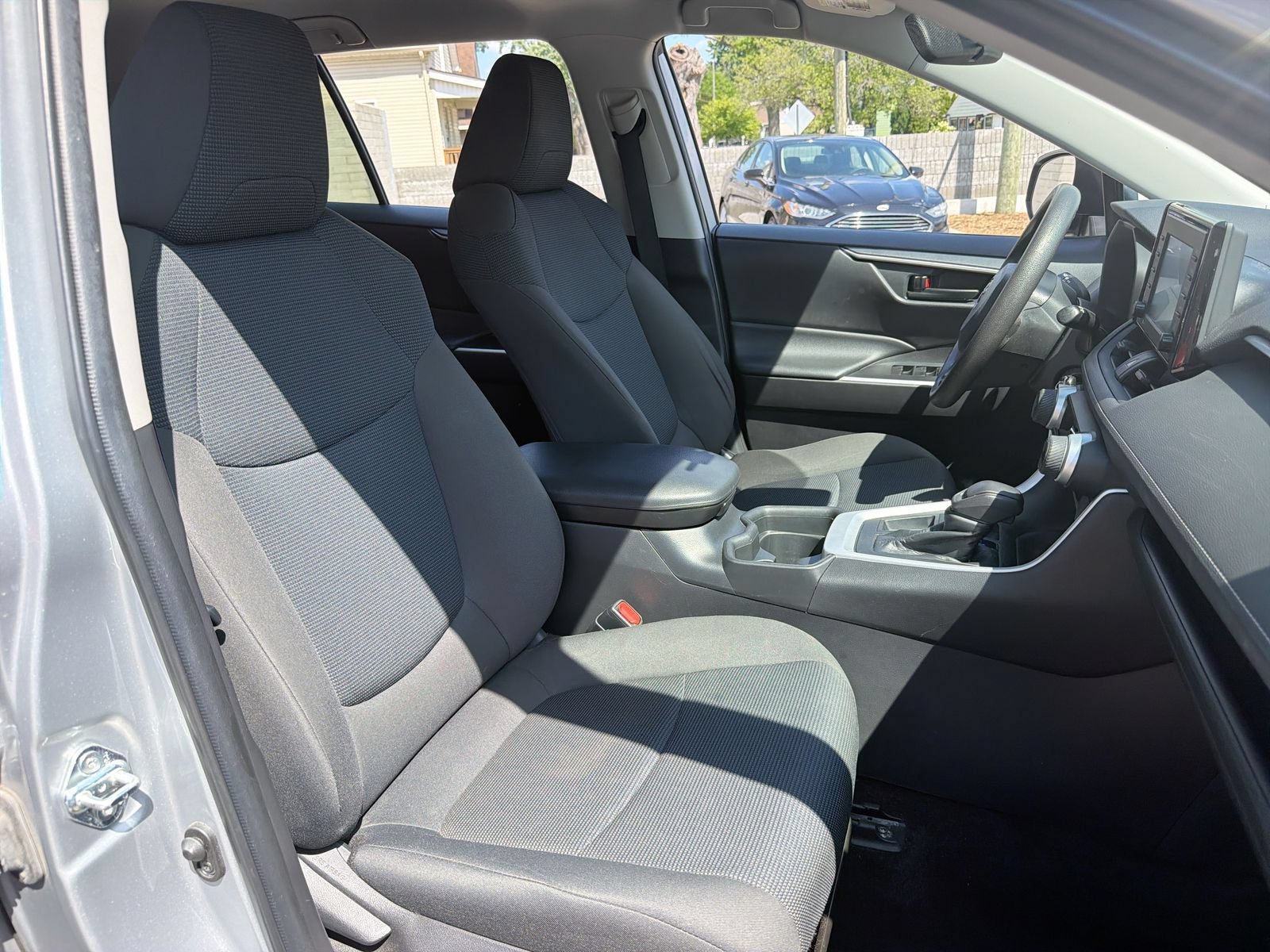 Used 2021 Toyota RAV4 LE FWD image 21
