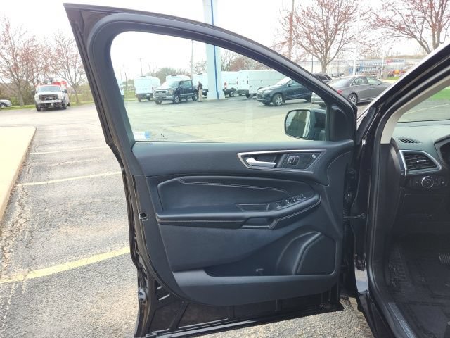 Certified 2022 Ford Edge Titanium AWD/4WD image 9