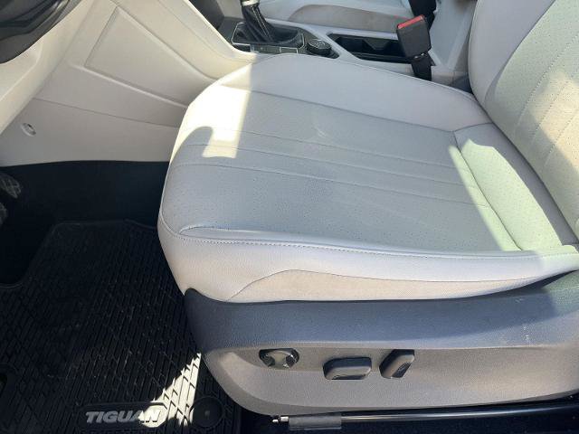 Used 2022 Volkswagen Tiguan SE AWD/4WD image 12