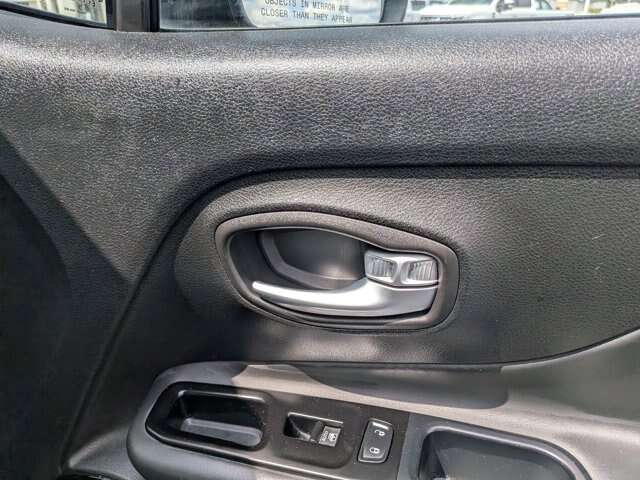 Used 2020 Jeep Renegade Altitude FWD image 33