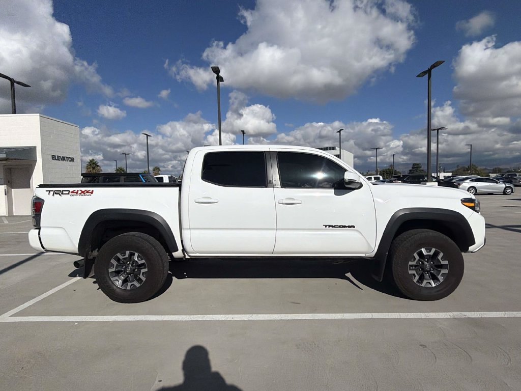 Used 2023 Toyota Tacoma TRD Off-Road w/ Black Out Package (TMS) AWD/4WD image 18