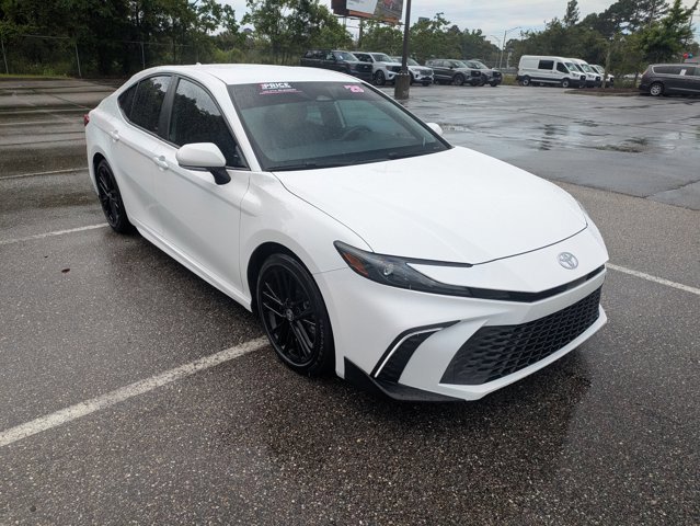 Used 2025 Toyota Camry SE w/ Convenience Package FWD image 3