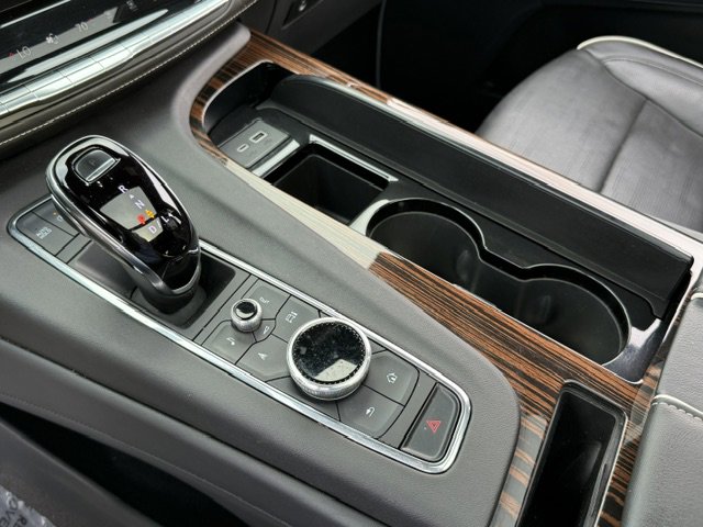 Used 2024 Cadillac Escalade Premium Luxury image 18