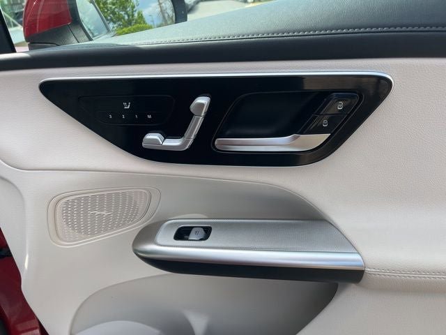 Used 2025 Mercedes-Benz GLC 300 4MATIC image 22