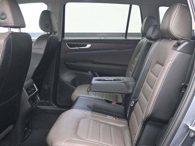 Used 2025 Volkswagen Atlas SEL AWD/4WD image 5