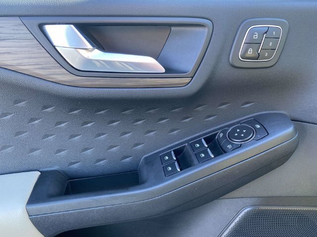 Certified 2020 Ford Escape Titanium AWD/4WD image 18