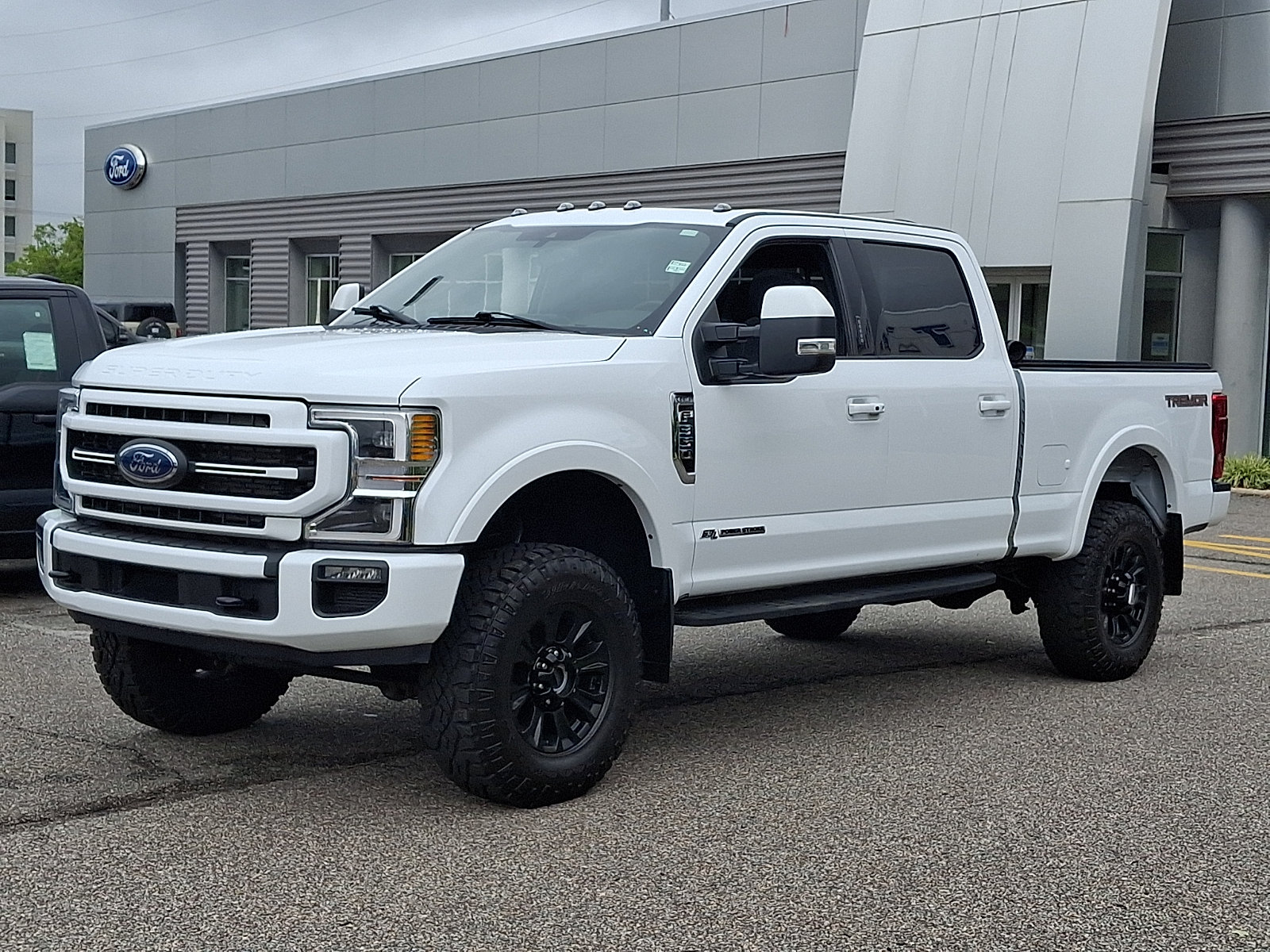 Certified 2022 Ford F350 Lariat w/ Tremor Off-Road Package AWD/4WD image 5