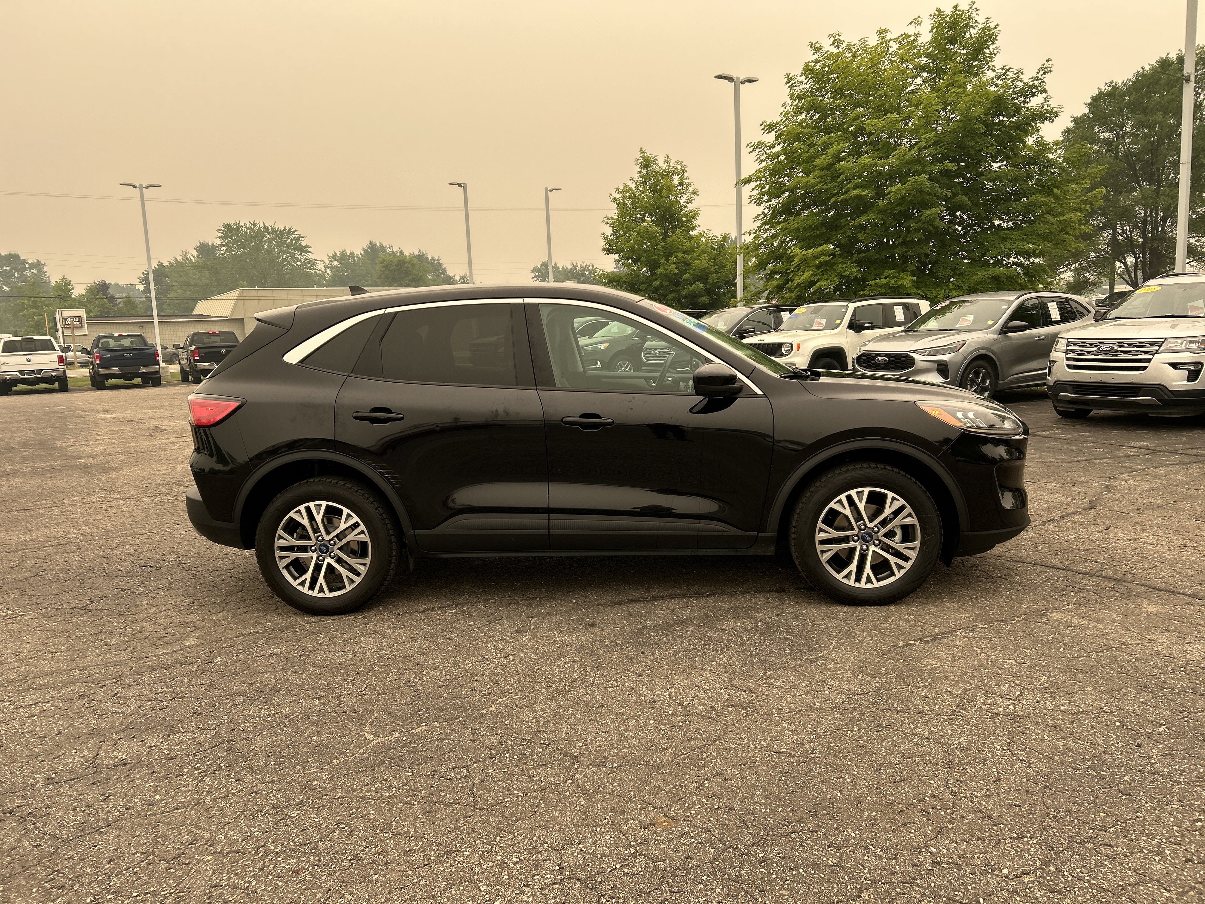 Certified 2022 Ford Escape SEL w/ Equipment Group 302A AWD/4WD image 2