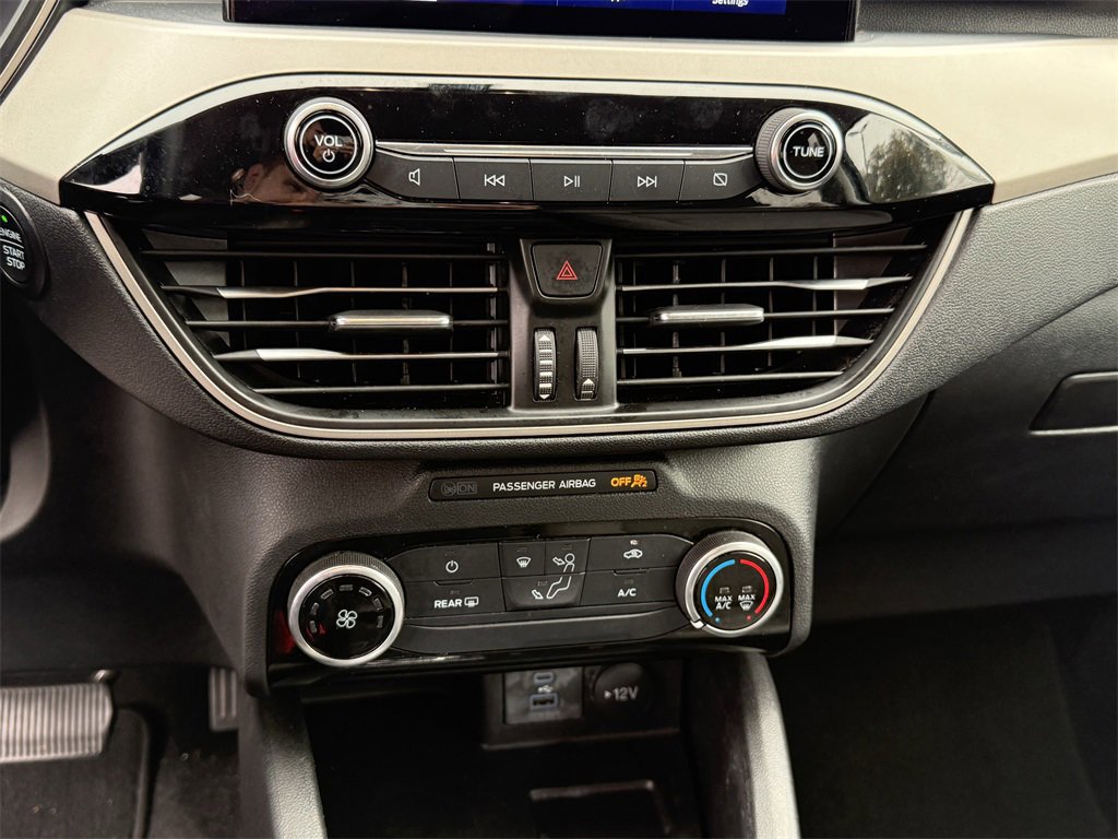 Certified 2022 Ford Escape SE w/ SE Sport Appearance Package image 27