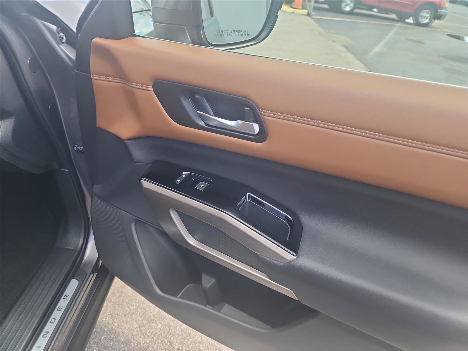 Used 2024 Nissan Pathfinder Platinum image 24