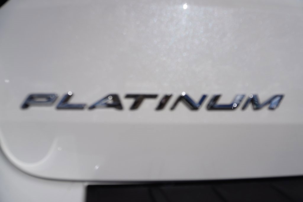 Certified 2025 Ford Explorer Platinum image 35