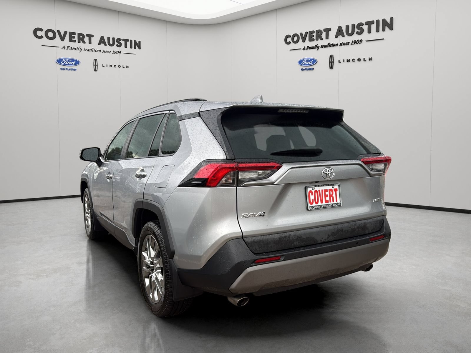 Used 2020 Toyota RAV4 Limited w/ Limited Grade Weather Package FWD image 3