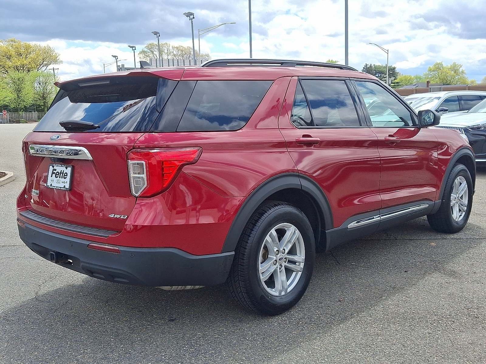 Certified 2022 Ford Explorer XLT w/ Class IV Trailer Tow Package AWD/4WD image 4
