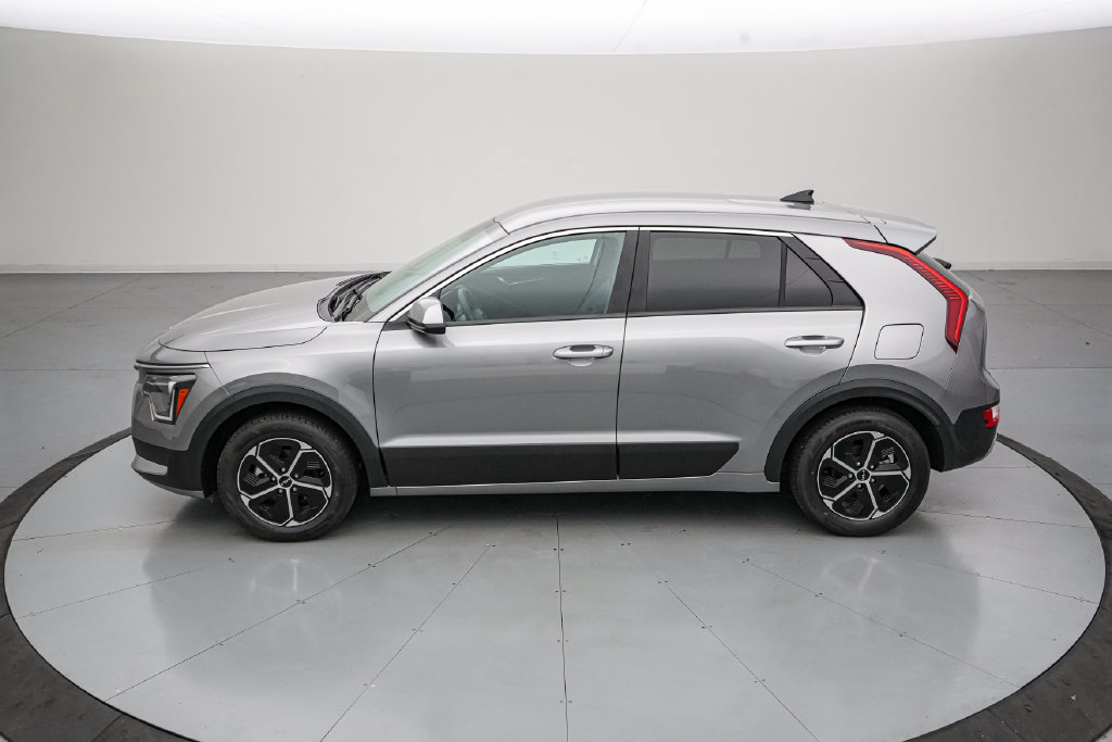 Used 2025 Kia Niro LX FWD image 7