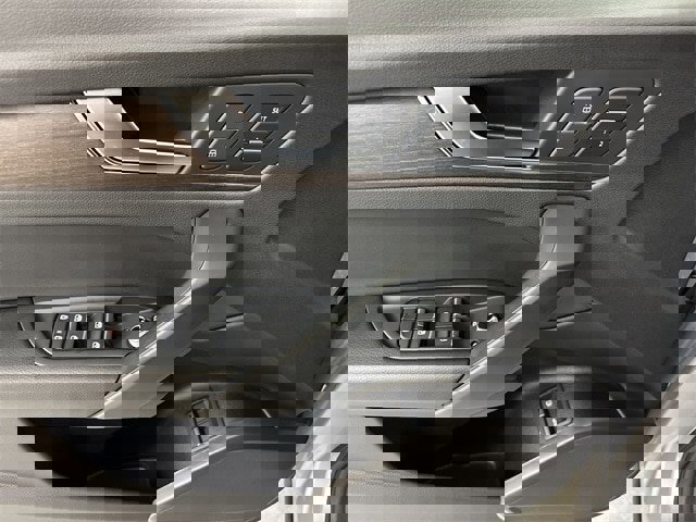 Used 2024 Audi Q5 e Premium w/ Convenience Package image 5