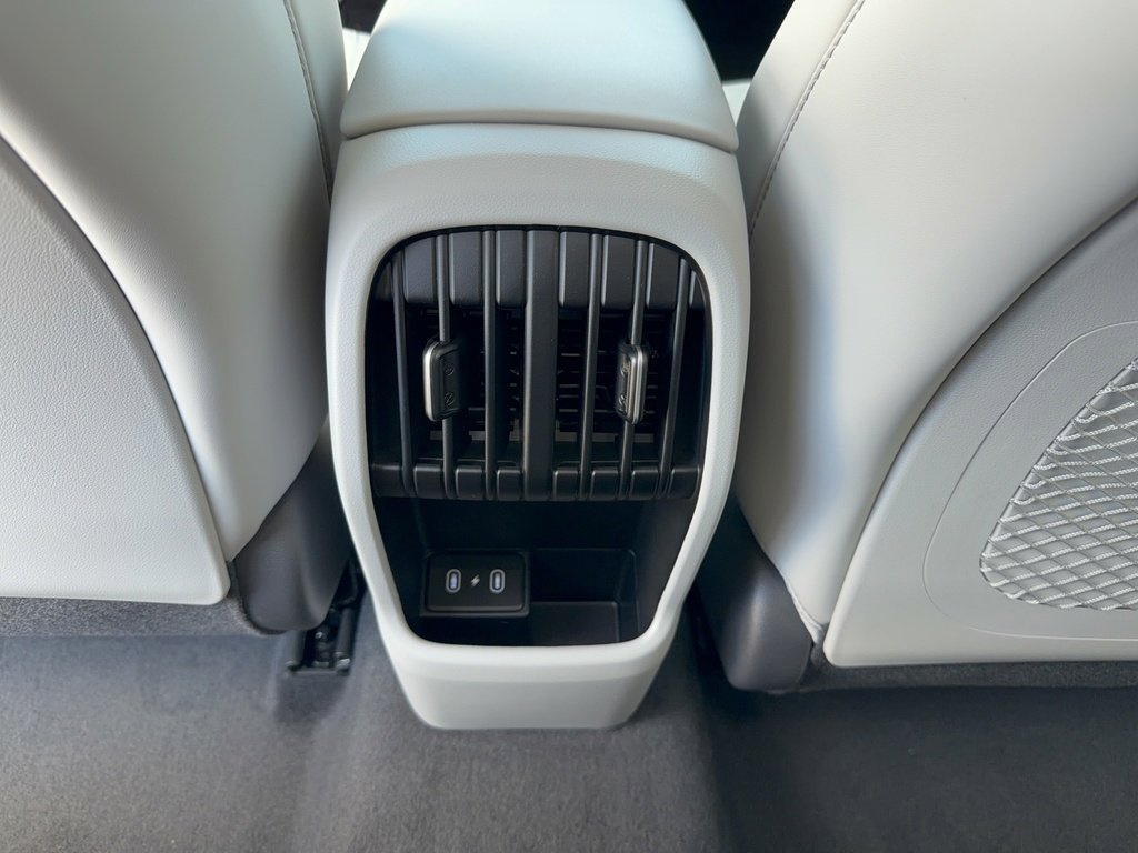 Used 2025 Hyundai Kona Limited image 30