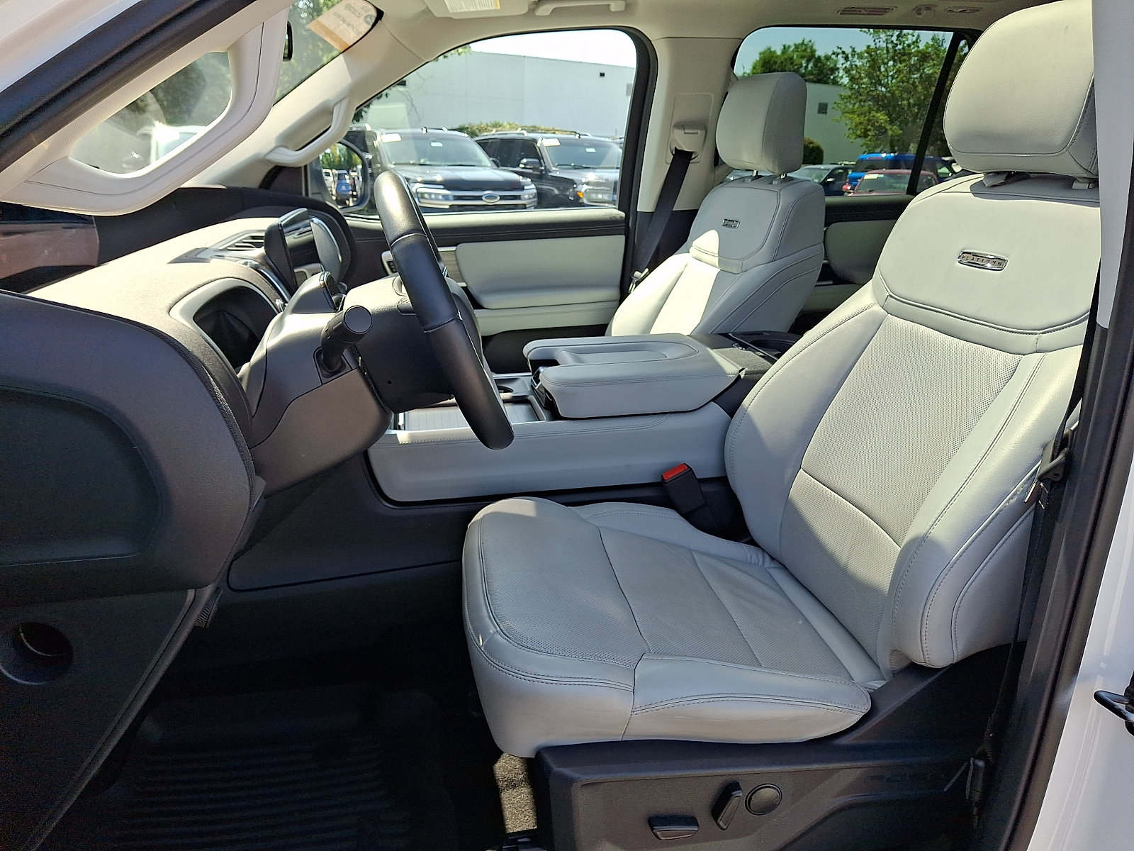 Certified 2025 Ford Expedition Max Platinum w/ Driver's Package AWD/4WD image 17