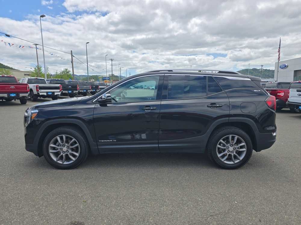Used 2022 GMC Terrain SLT AWD/4WD image 2