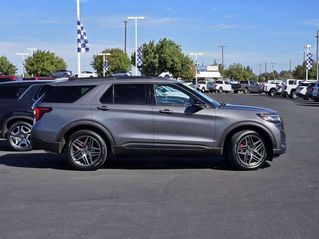Certified 2025 Ford Explorer ST-Line w/ Premium Package AWD/4WD image 3