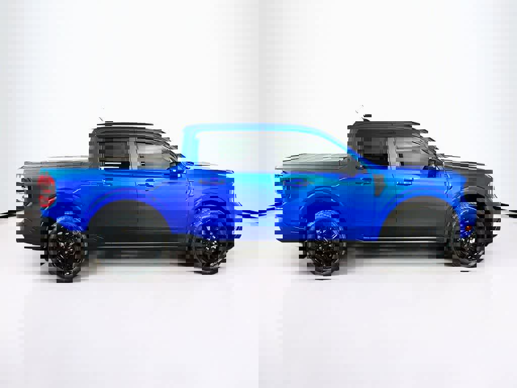 Certified 2025 Ford Maverick Lariat w/ Black Appearance Package image 6