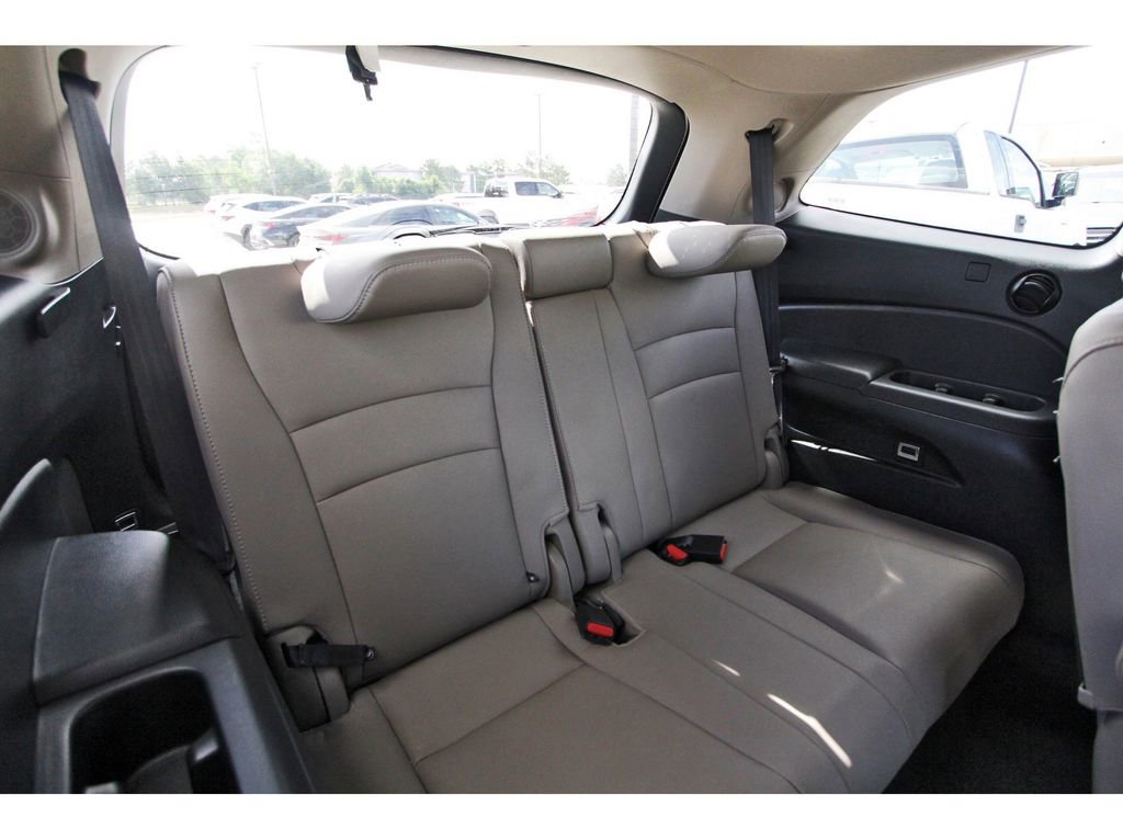 Used 2022 Honda Pilot Touring image 11