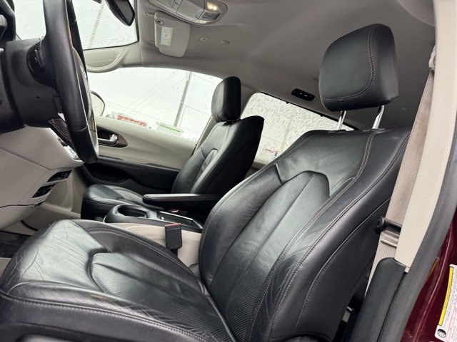 Used 2018 Chrysler Pacifica Touring-L Plus image 13