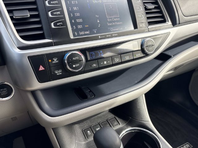Used 2019 Toyota Highlander XLE FWD image 35