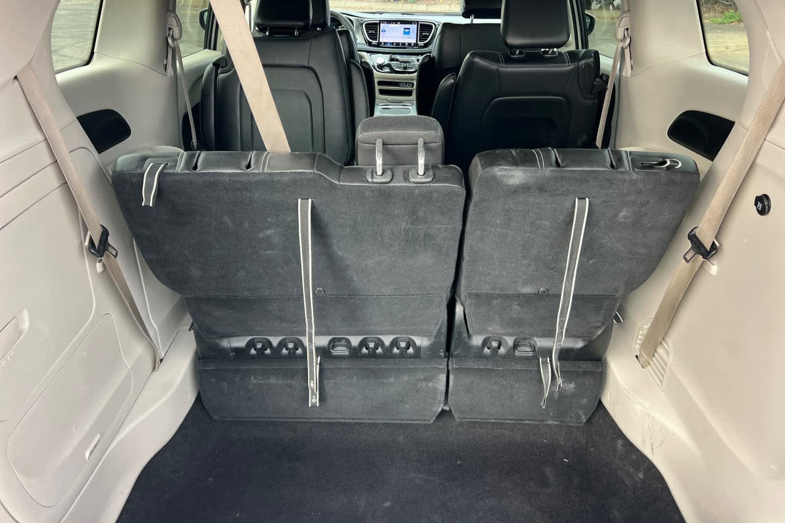 Used 2023 Chrysler Pacifica Touring-L image 17