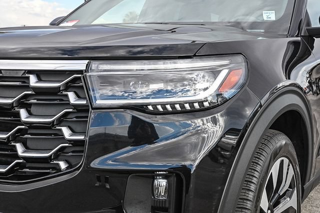 Certified 2025 Ford Explorer Platinum w/ LUX Leather Package AWD/4WD image 4