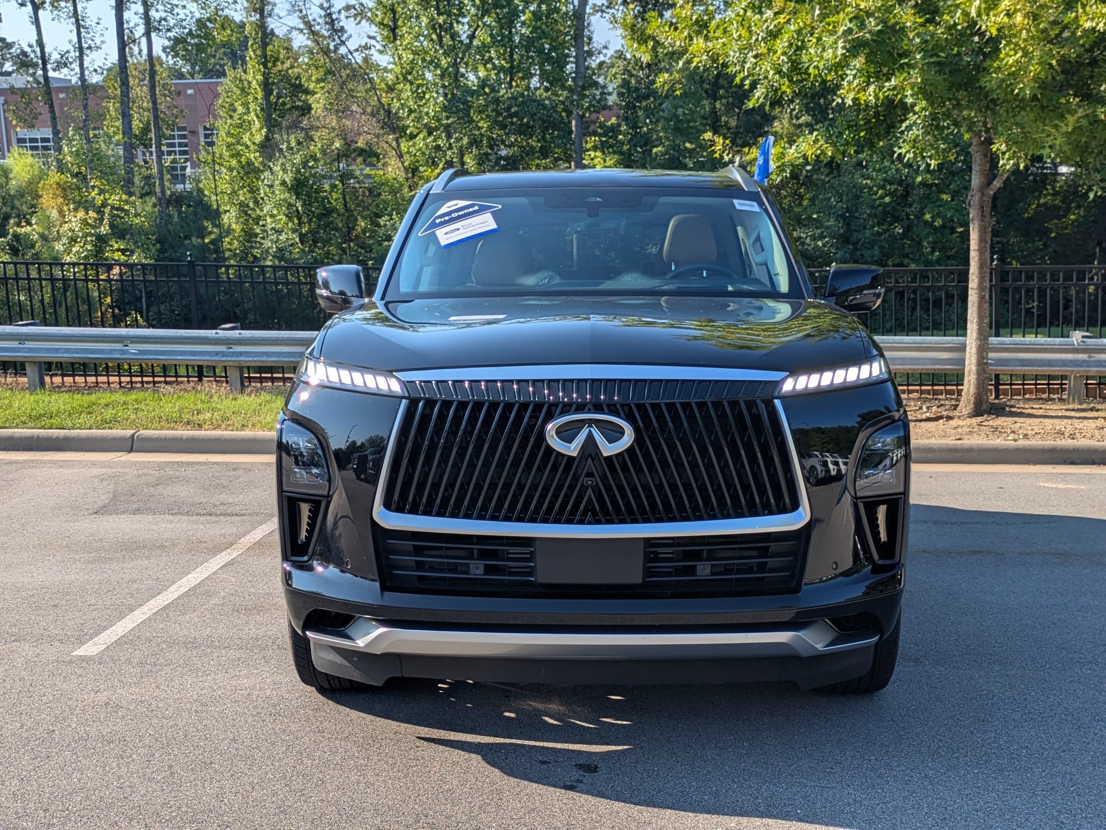 Used 2025 INFINITI QX80 Luxe AWD/4WD image 9