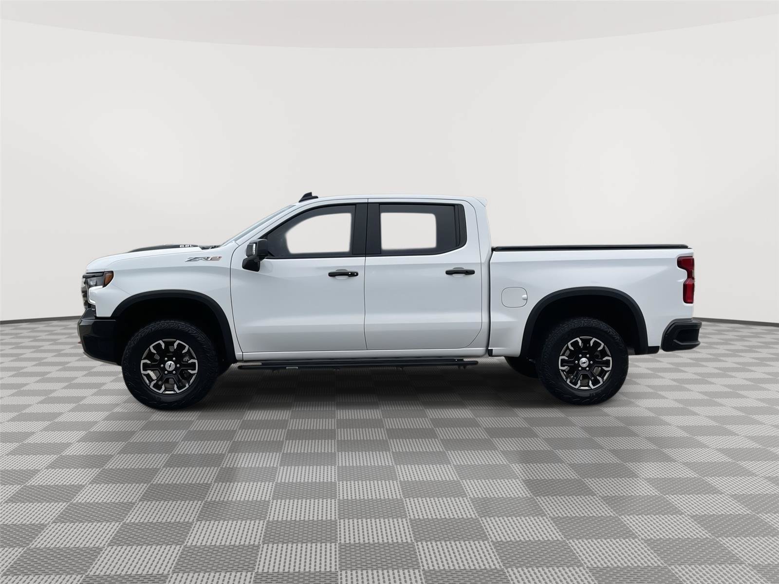 Used 2023 Chevrolet Silverado 1500 ZR2 w/ Technology Package AWD/4WD image 2
