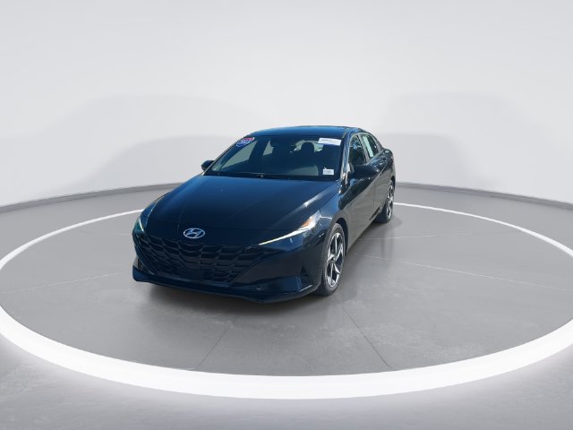 Used 2023 Hyundai Elantra SEL w/ Convenience Package FWD image 2