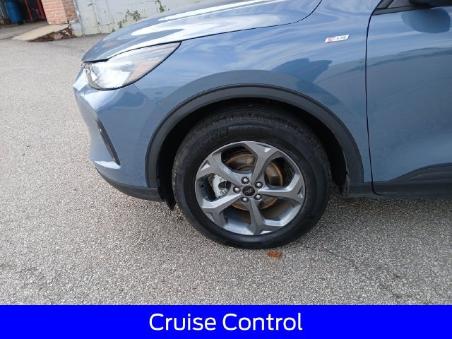 Certified 2025 Ford Escape ST-Line Select AWD/4WD image 4