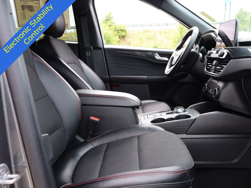 Certified 2025 Ford Escape ST-Line AWD/4WD image 10