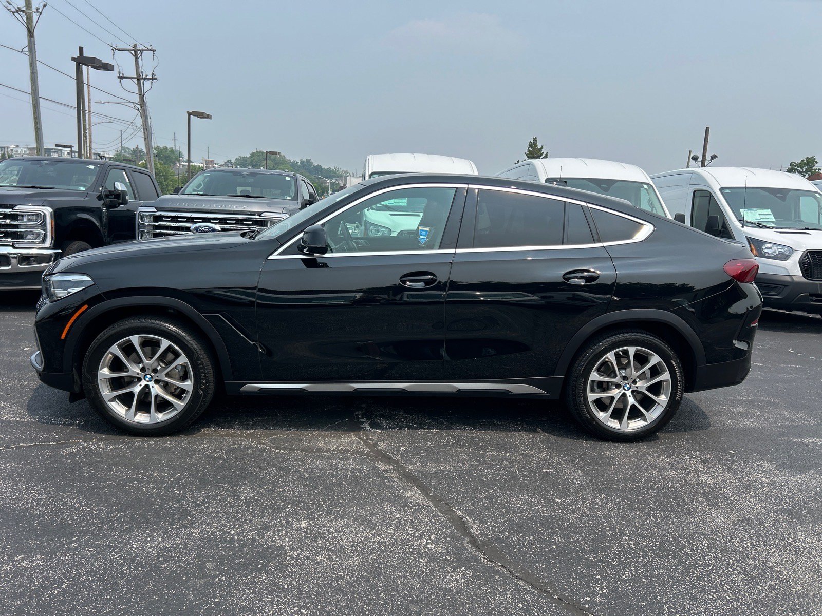 Used 2022 BMW X6 xDrive40i w/ Premium Package AWD/4WD image 4