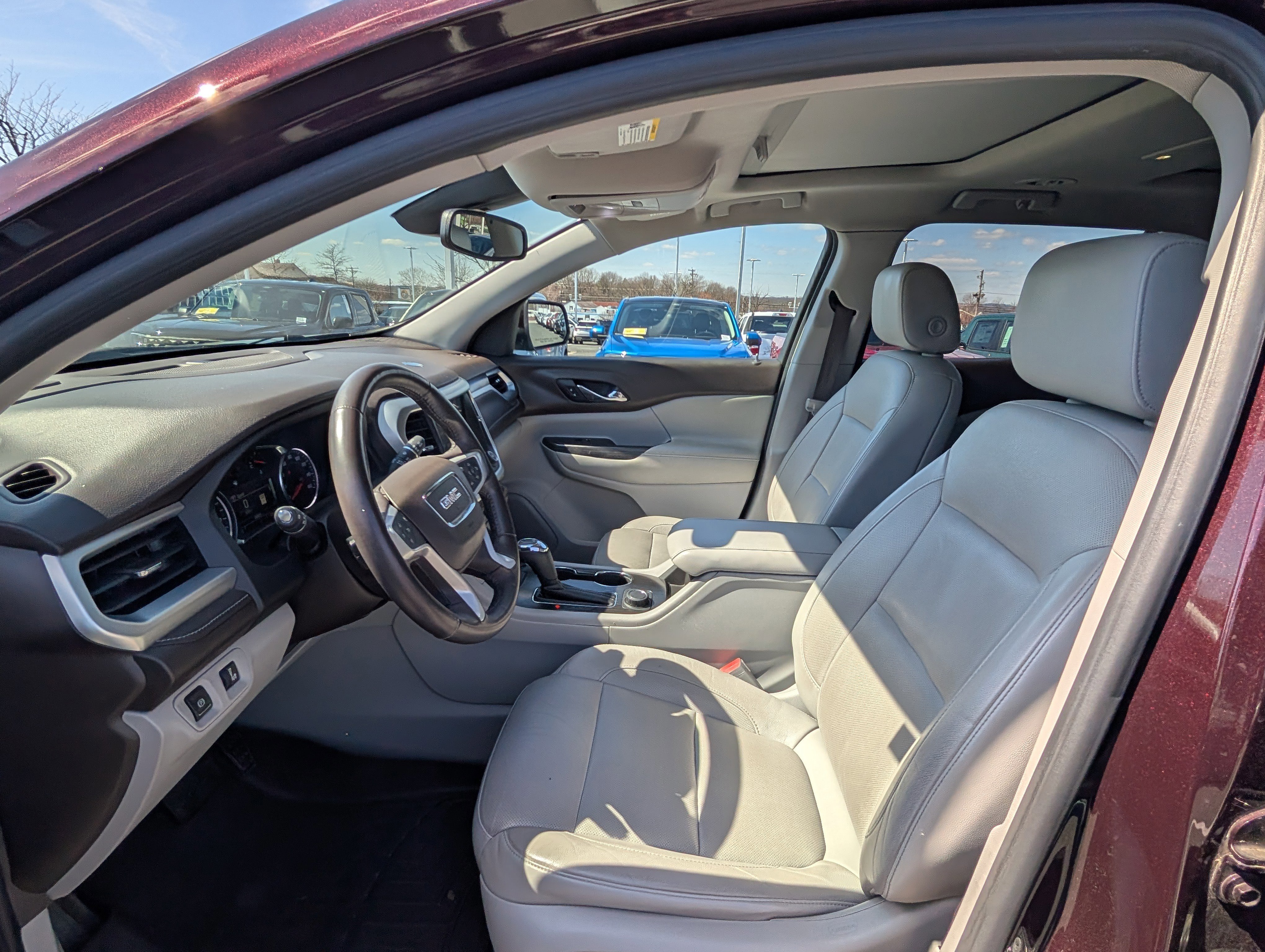 Used 2018 GMC Acadia SLT w/ LPO, Black Accent Package image 16