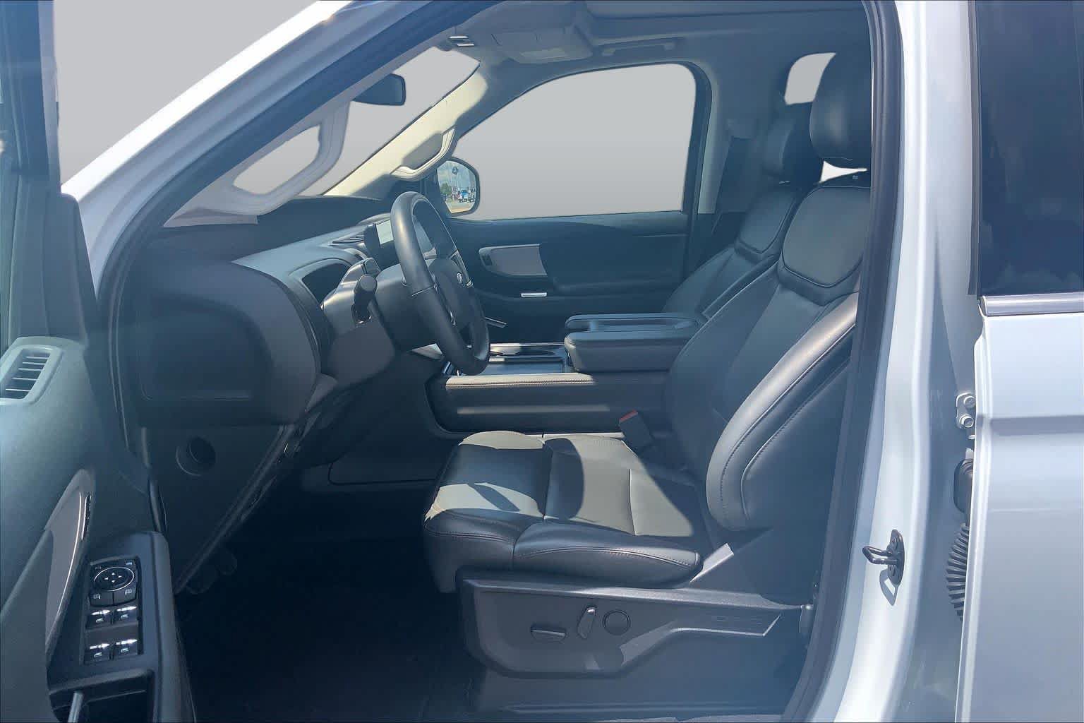 Certified 2025 Ford Expedition Active AWD/4WD image 8