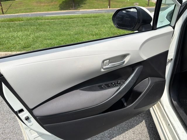 Used 2020 Toyota Corolla LE FWD image 12