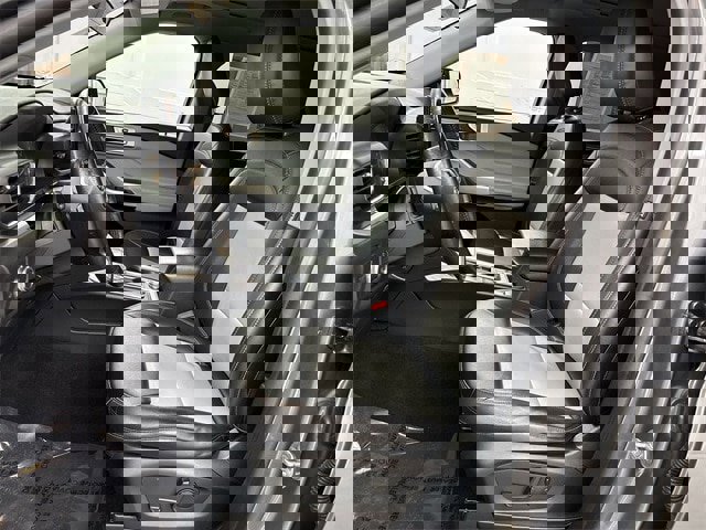 Certified 2022 Ford Explorer XLT w/ Equipment Group 202A image 3