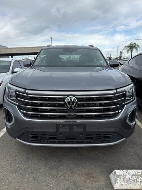 Used 2024 Volkswagen Atlas SE image 2