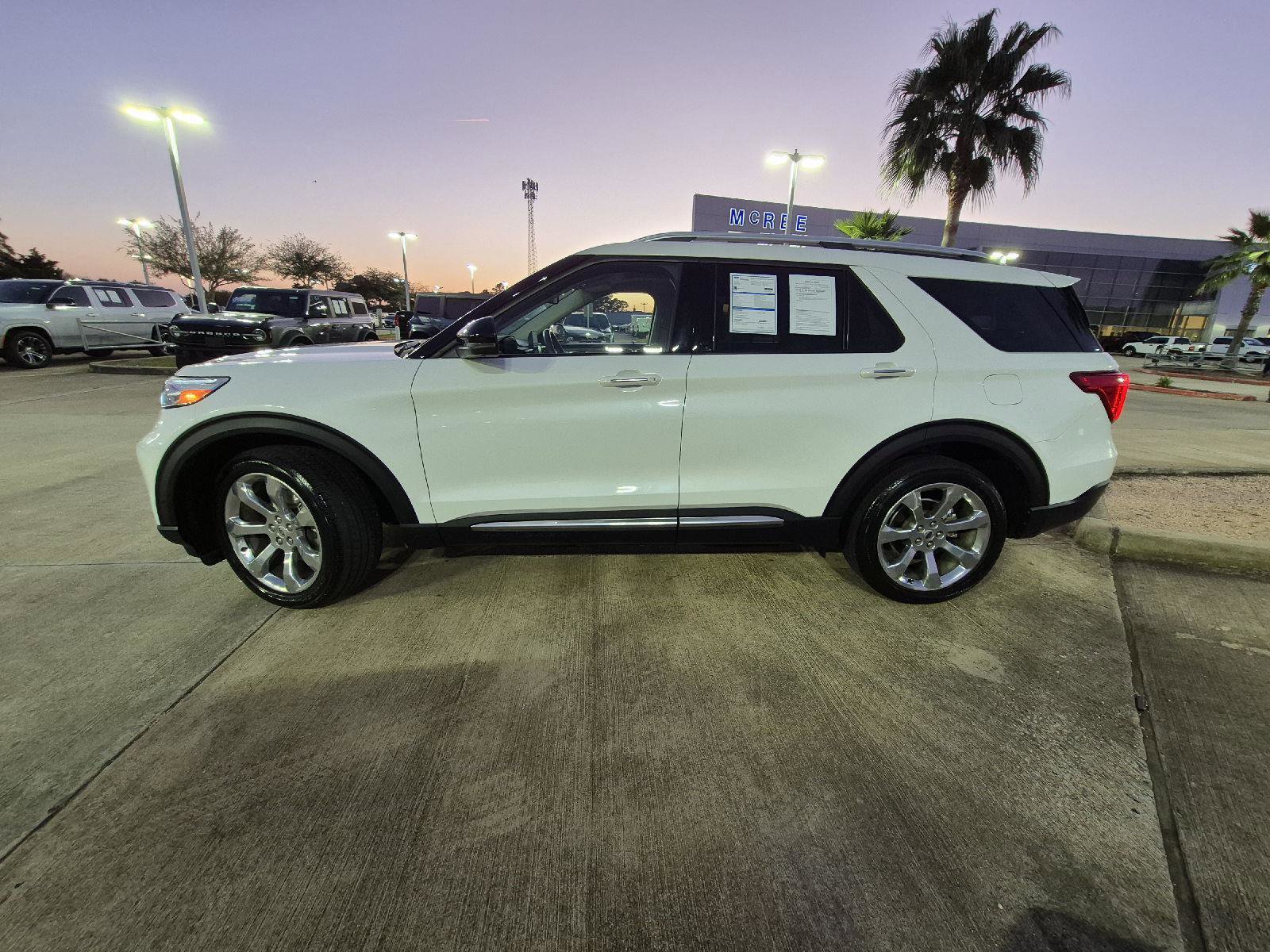 Certified 2020 Ford Explorer Platinum w/ Premium Technology Package image 2
