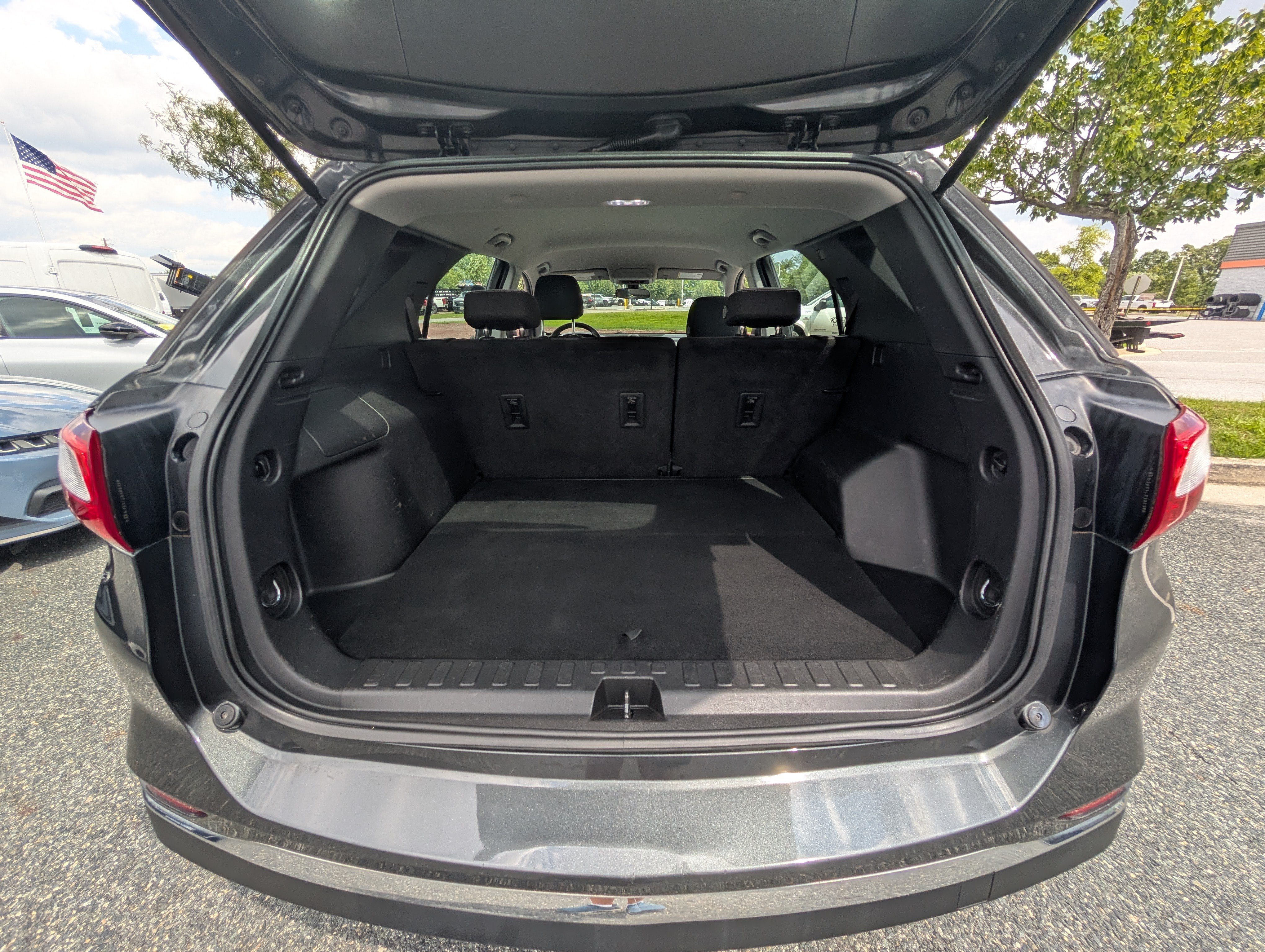Used 2018 Chevrolet Equinox LS FWD image 12